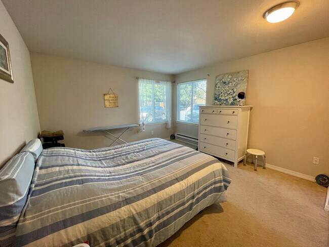 Building Photo - $500 Move In Special!!!!