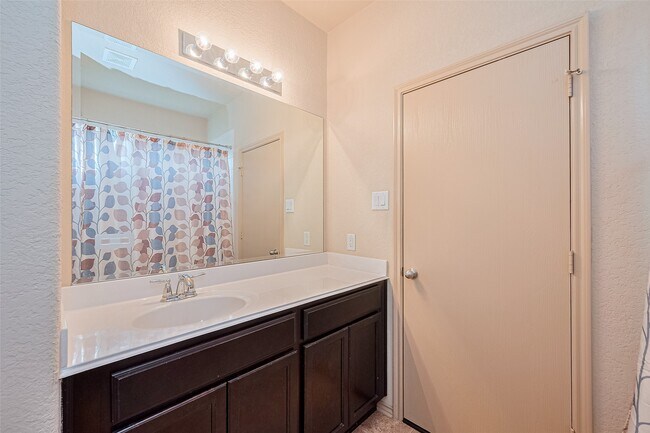 Building Photo - 1810 Emerson Ridge Dr
