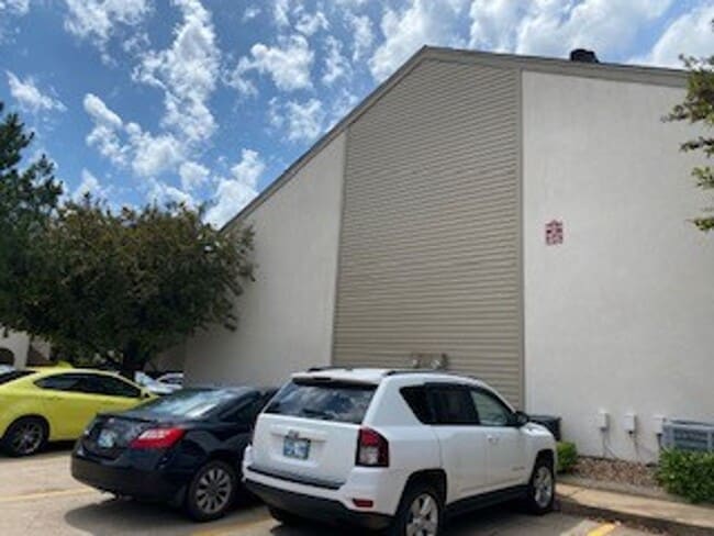 Building Photo - 2-Bedroom Condo for Rent in Stratford Condos + Gated Community with Pool!