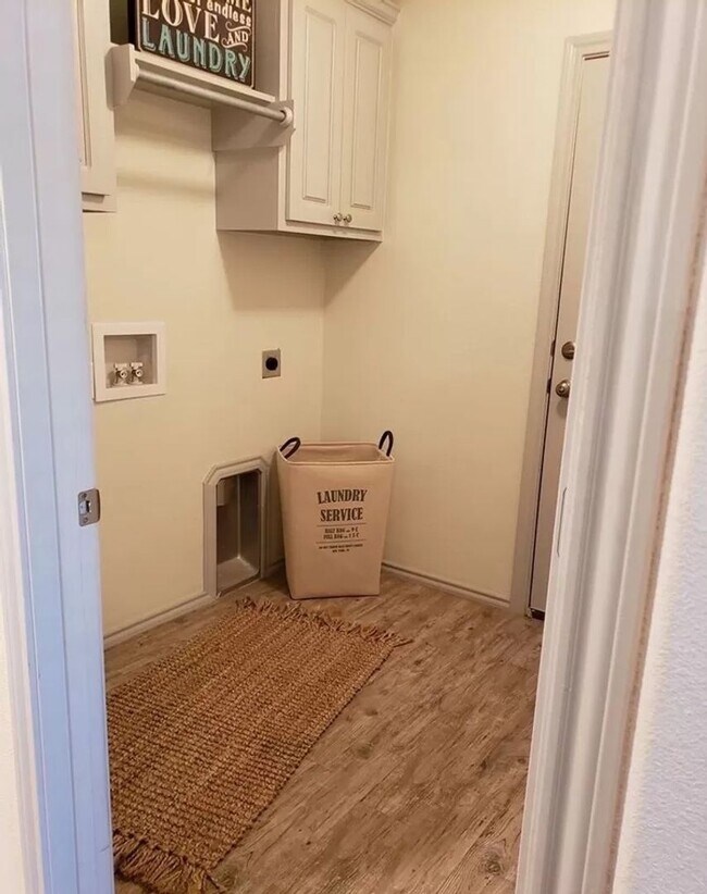 Building Photo - Rare 4 Bedroom Available 10/14/24 In Frenship