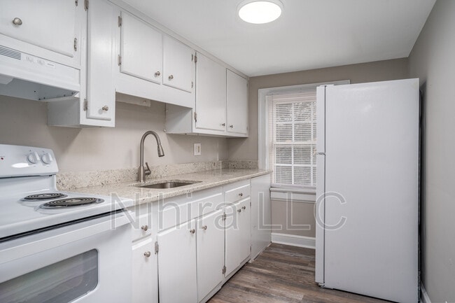 Primary Photo - 814 Sunset Ave