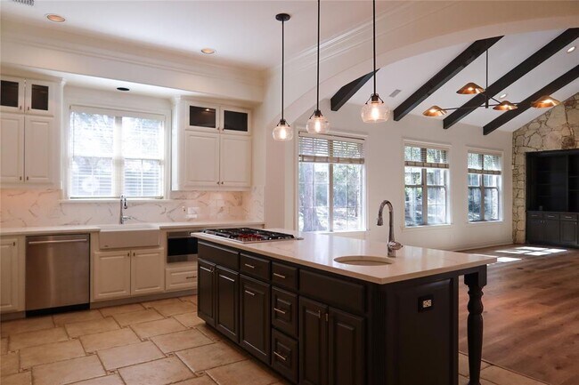 Building Photo - 7228 Oak Shores Dr