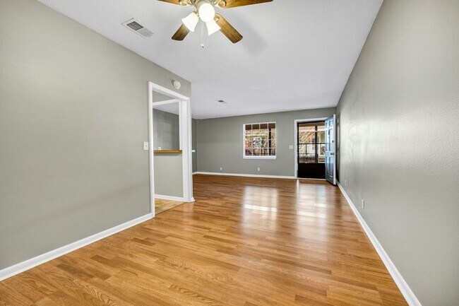 Building Photo - 321cam