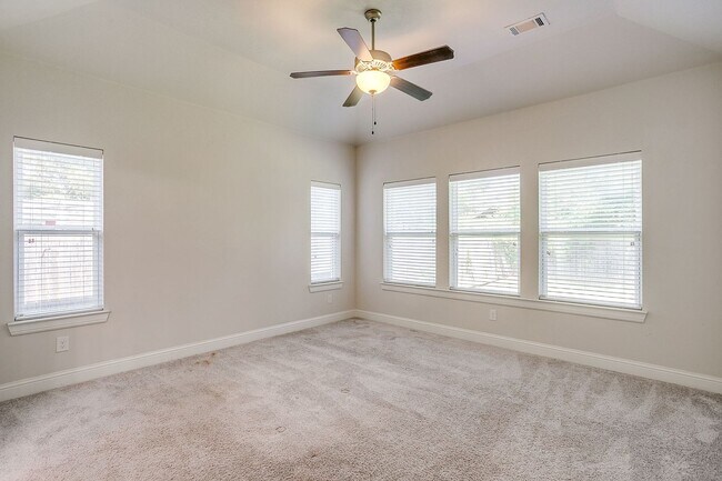 Building Photo - Short Term Rental- 4 Bed, 2 Bath Home Near TCU-  76109