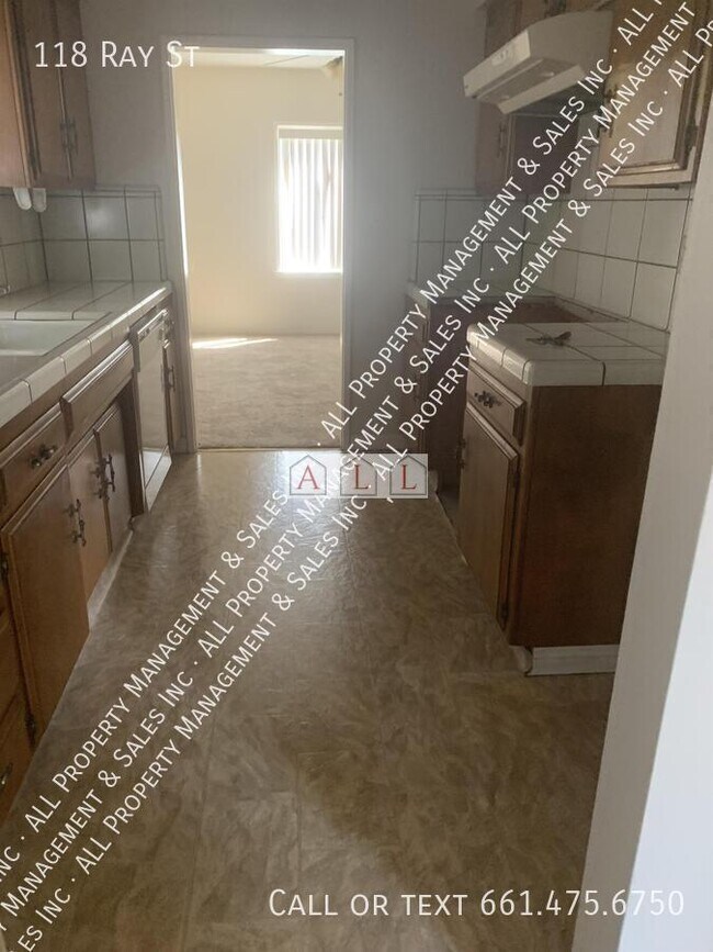 Building Photo - 118 Ray St