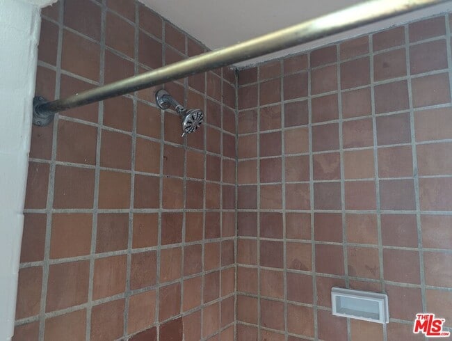 Building Photo - 634 S Gramercy Pl