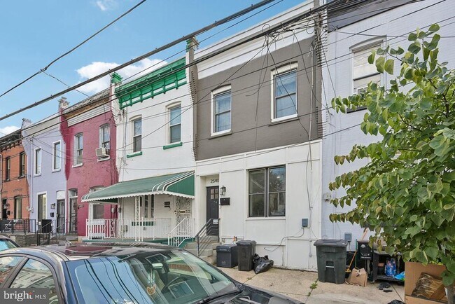 Building Photo - 2540 W Montgomery Ave