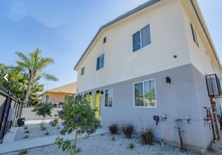 Building Photo - 1348-1348 E Vernon Ave