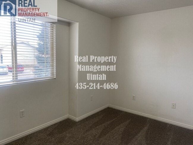 Building Photo - Beautiful Twin Home for Rent!