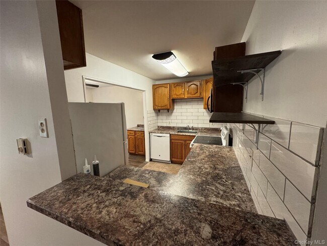 Building Photo - 33 Scarborough Ln