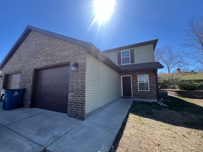 Primary Photo - MOVE-IN SPECIAL PRICING!!!! 3BR Duplex
