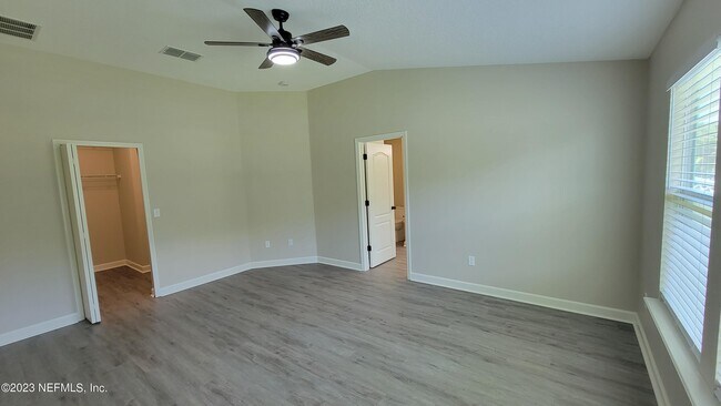 Building Photo - 2735 Woodsdale Dr
