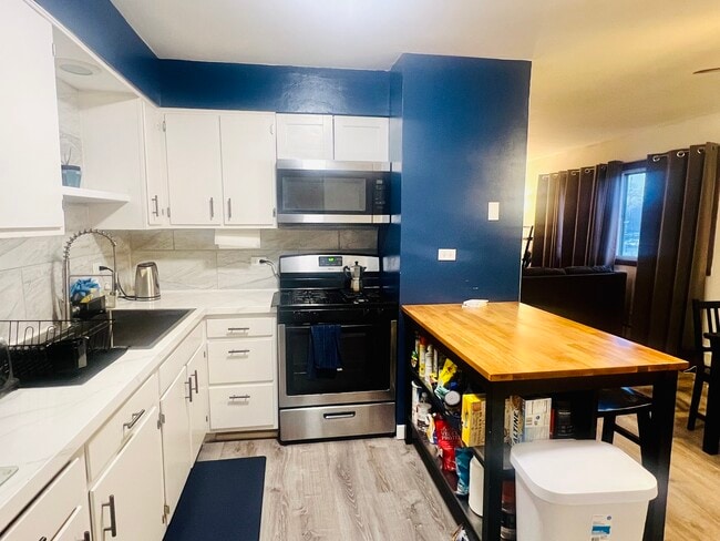 Building Photo - 424 Elgin Ave