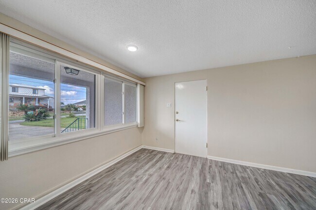 Building Photo - 4736 Sunset Dr