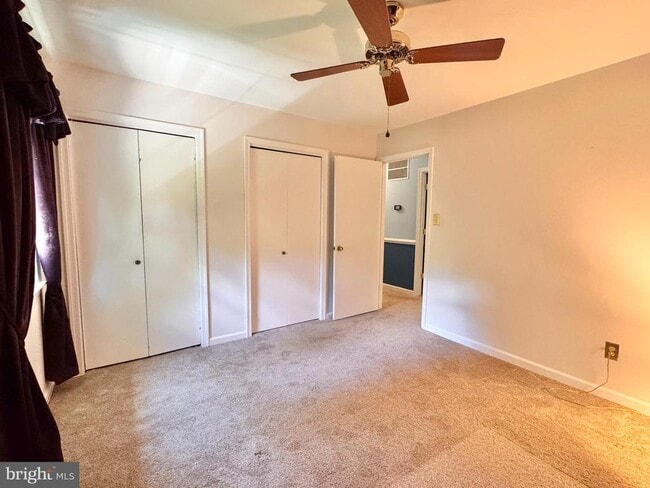 Building Photo - 2026 Admiral Dr