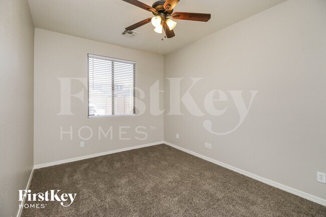 Building Photo - 635 W Desert Hills Dr