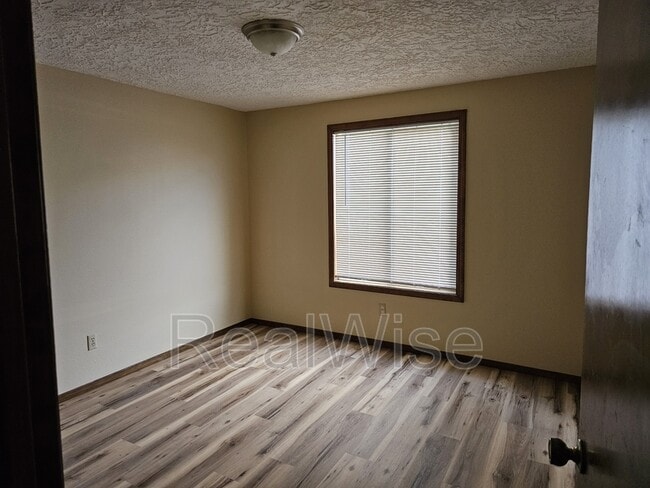 Building Photo - 11019 NW 33rd Ave