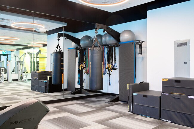 Building Photo - 1237 N Van Buren St