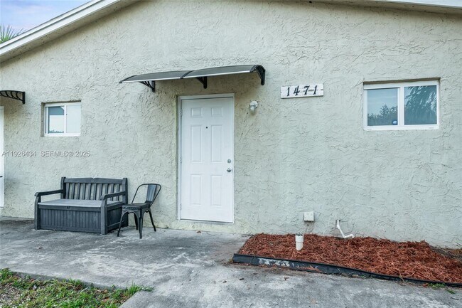 Building Photo - 1472 SW 44th Ave