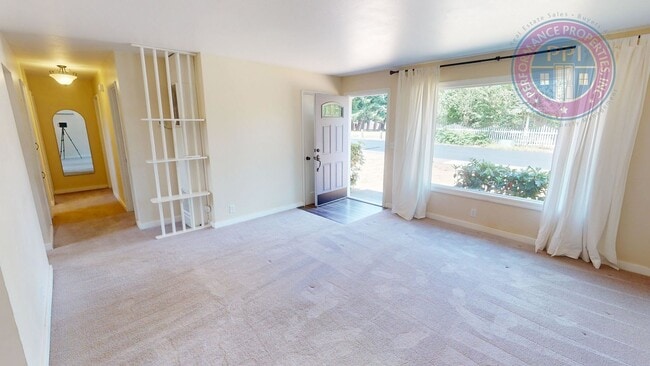 Building Photo - OREGON CITY / DEPOSIT FREE MOVE IN WITH OB...