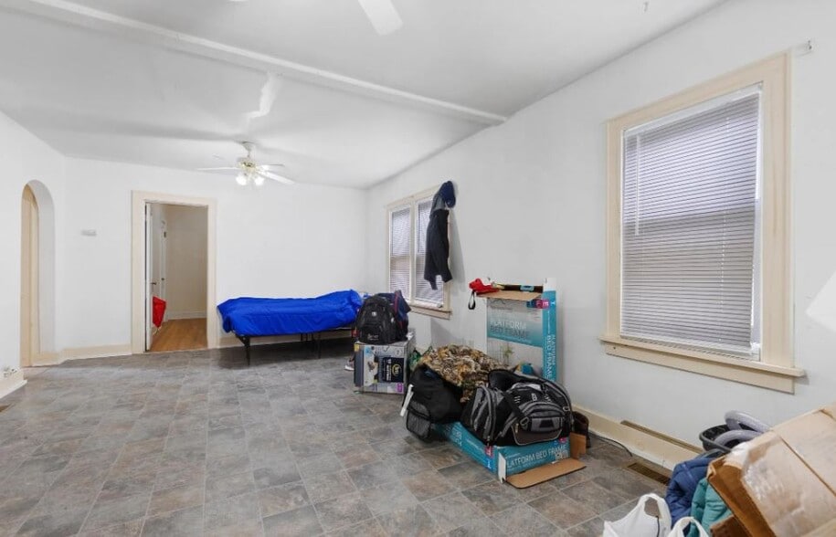 Living room - 334 Gwinn Ave