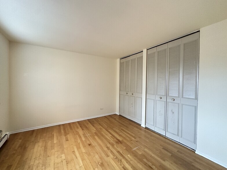 Building Photo - 665 W Wrightwood Ave