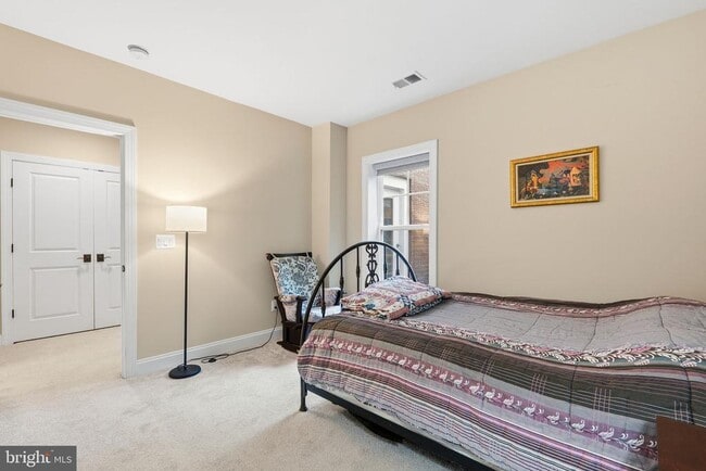 Building Photo - 2516 Villanova Dr