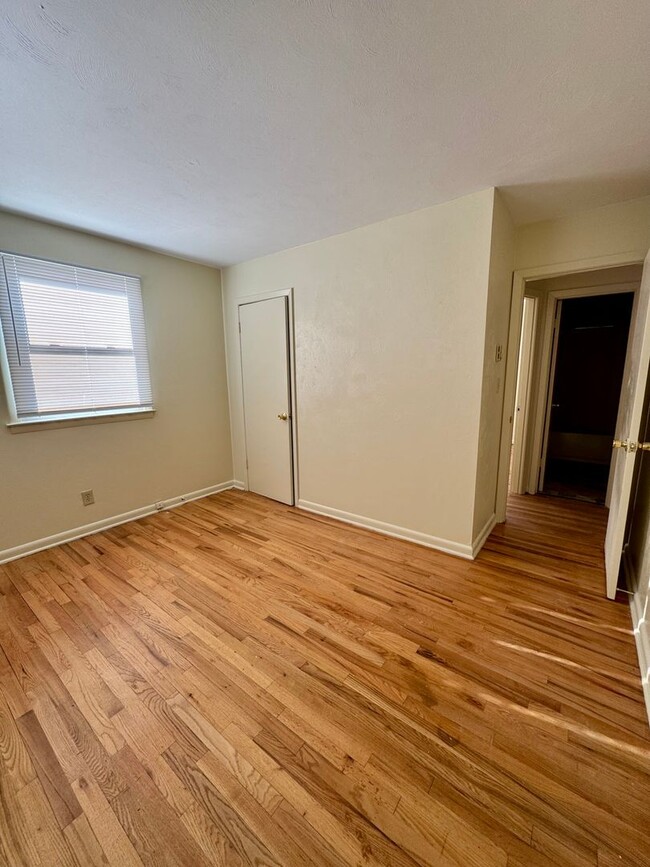 Building Photo - Apartment for Rent