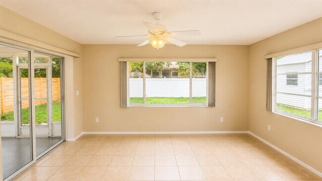 Building Photo - 3435 Dunbar Dr