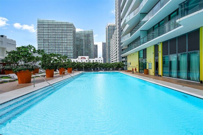 Building Photo - 1300 S Miami Ave