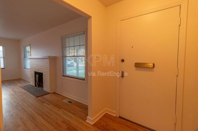 Building Photo - 1749 Christina Ave