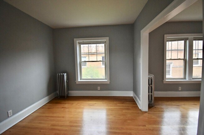 Building Photo - 815 Seward St