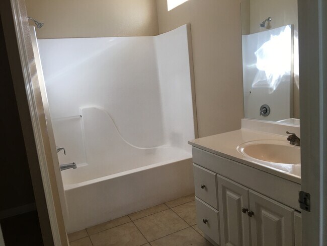 Building Photo - Huge 4 Bedroom / 2 Bath Single Family Home For Rent - SECTION EIGHT ACCEPTED