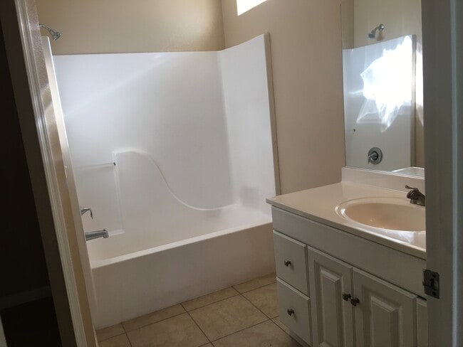 Building Photo - Huge 4 Bedroom / 2 Bath Single Family Home...