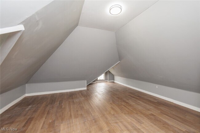 Building Photo - 1226 W Erie Ave