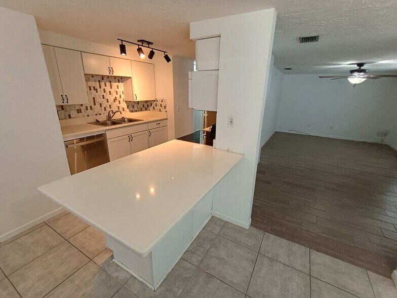 Building Photo - 3624 W Anderson Ave