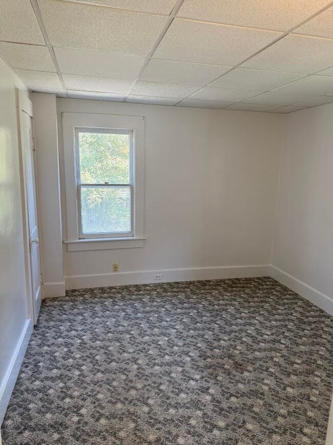 Building Photo - 812 Brentwood Rd