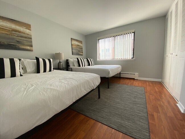 Building Photo - 5534 N Winthrop Ave