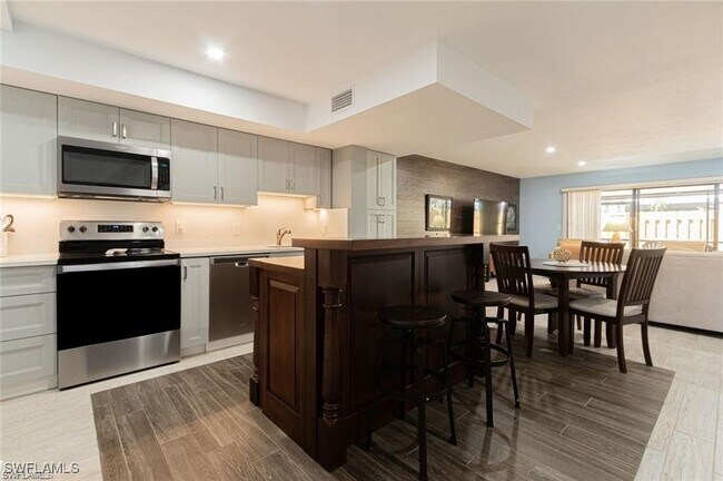 Building Photo - 833 Meadowland Dr