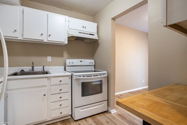 Building Photo - 2 br, 1.5 bath Condo - 3577 Kenbrooke Ct