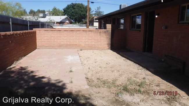 Building Photo - 963 E Graybill Dr