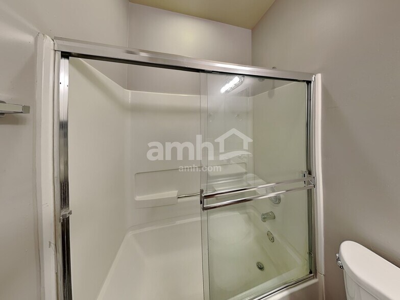 Building Photo - 1400 Bridgehampton Dr