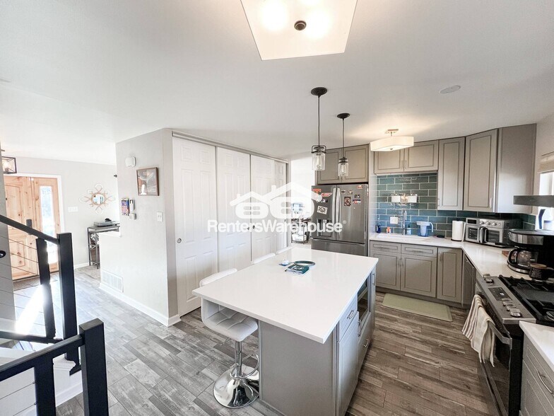 Building Photo - 13535 W Warren Cir