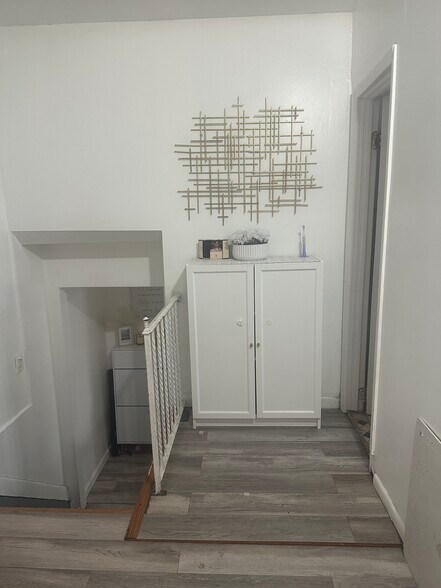 Building Photo - 21 Drake Ave