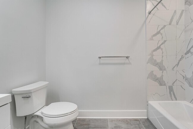 Building Photo - 660 Grand St