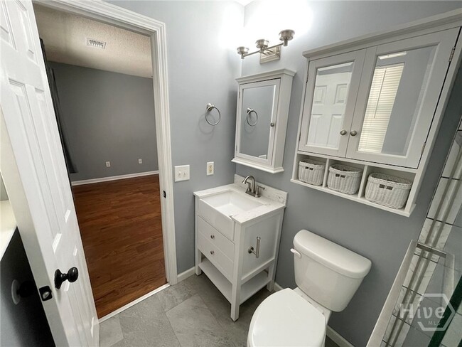 Building Photo - 119 Mustang Dr