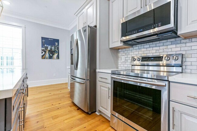Building Photo - 1208 Carondelet St