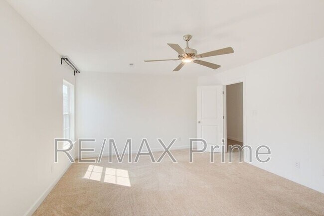 Building Photo - 2413 Trafton Pl