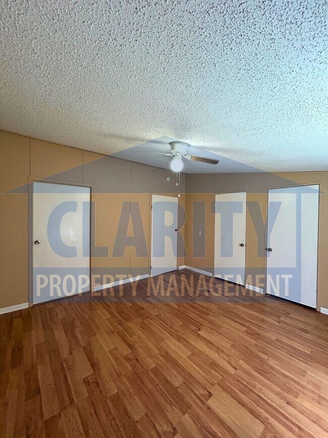 Building Photo - Spacious 4-Bedroom, 2-Bath Home!
