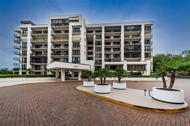 Primary Photo - 8 Belleview Blvd